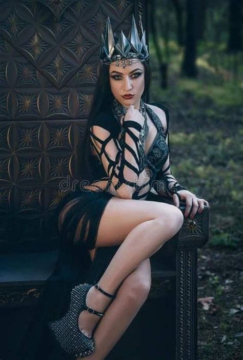 Pin By Sami Sami On Beauty Goth Girl Witch Vampire Queen