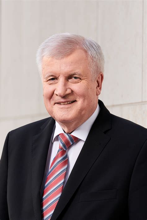Bundesinnenminister horst seehofer (csu) hat sich mit dem coronavirus infiziert. Seehofer kündigt gegenüber Stadt+Grün einen neuen ...