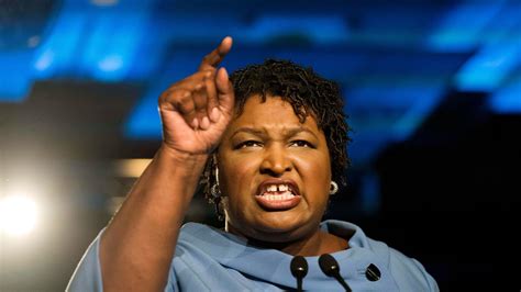 Stacey Abrams 1ère Candidate Noire à Un Poste De Gouverneur Abandonne