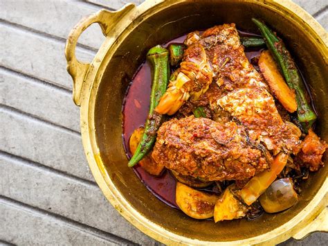 Versi aslinya menggunakan asam kandis sebagai pemberi rasa segar, tapi anda. Assam Fish Recipe: Saucy, Sour, Spicy and Sweet! - Butterkicap