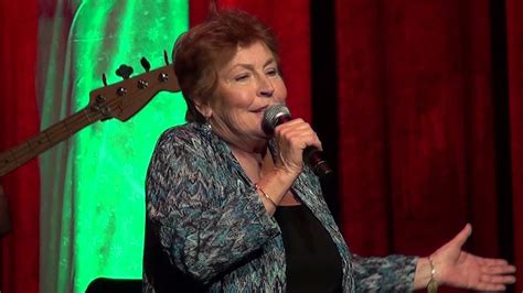 Helen Reddy Sings I Am Woman At The Arcada Theater Youtube