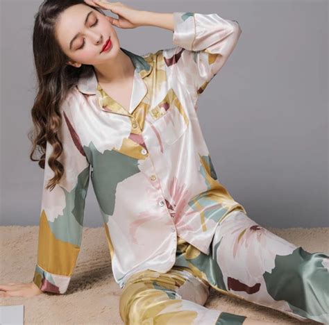 Spring 100 Mulberry Silk Pajamas Loungewear Print For Her China Silk Pajamas For Her And
