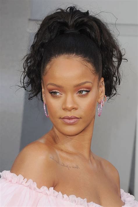 Rihanna Hairstyles 32 Best Rihanna Hair Looks Of All Time Haircuts And Hairstyles 2021
