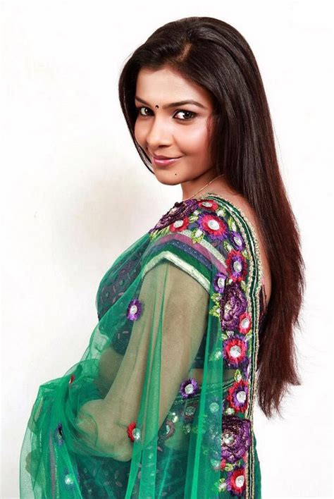 She came into the limelight for her role in various films such as chacko randaman, chotta mumbai, and others. Actress Saranya Navel Show Thrugh Transparent Saree ...