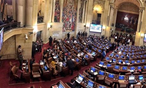 Mientras tanto en twitter el grupo se adjudicó el. Colombia.- Varias fuerzas del Senado de Colombia piden a Duque que no participe en una ...