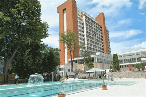 The spa hotel thermal is one of the largest spa hotels in the city of karlovy vary, located close to the colonnade. Piscine - Hotel Termal Baile Felix