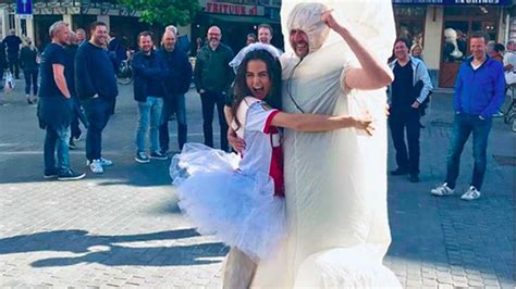 Sein leben mit einem herzen, das jederzeit zu versagen droht, bleibt aber kompliziert. Vriendin Daley Blind viert vrijgezellenfeest ...