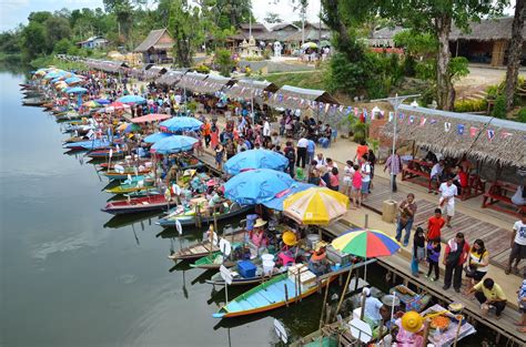 Klonghae floating market is in tambon klonghae in amphoe hat yai (also spelled haadyai). Wan's Footprints the World: Klonghae Floating Market, Hat ...