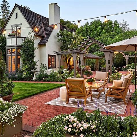 Beautiful Home With A Stunning Garden In Burlingame California