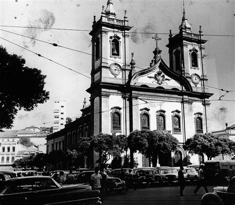 Sua fachada apresenta a mesma simplicidade dos outros templos da cidade. SAUDADES DO RIO: IGREJA SÃO FRANCISCO DE PAULA