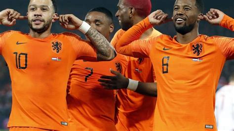 Der wertvollste ablösefreie mittelfeldspieler der welt wechselt von klopps team (.) „times: Depay: Der Grund für den geplatzten Barça-Wechsel