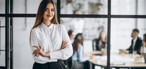 1_ الطفولة البائسة 2_ الشعور بالنقص 3_ التركيز على الآخرين : علامات قوة الشخصية عند المرأة - حياتكِ