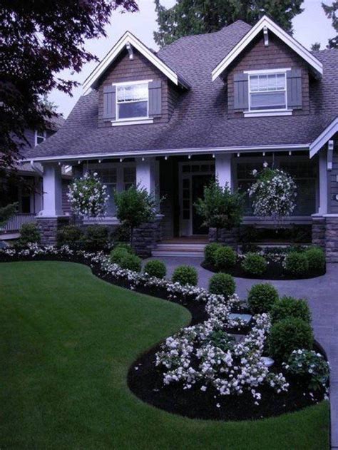 Discover ten landscaping ideas for transforming the front of your house. Pin on Outdoors/Gardening