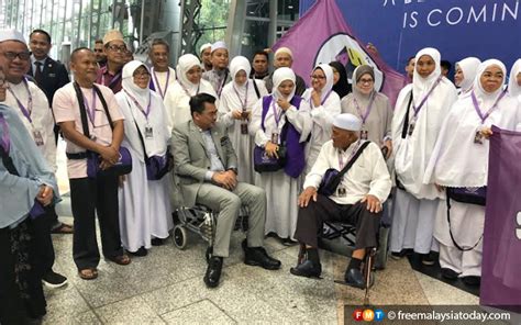 Sijil kelahiran berbeza bukan warga negara diperkenal 1 julai. Anak pelarian di Sabah bukan warganegara walaupun miliki ...