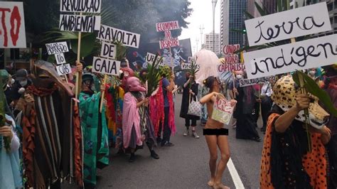Protesto Contra Bolsonaro Em SP Tem Manifestante Nua Em Defesa Do Meio