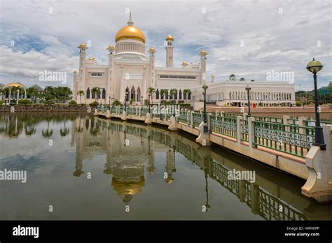 Sultan Omar Ali Saifuddin Mosque In Bandar Seri Begawan Brunei Stock