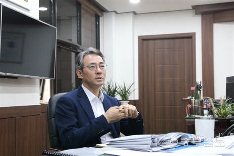 얼마 뒤, 세라의 몸에 알 수 없는. 인터뷰 양근서 안산도시공사 사장 "공공디벨로퍼 재탄생하는 ...
