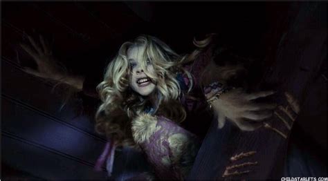 Chloë Grace Moretz as Werewolf Carolyn Stoddard in Dark shadows Chloe grace moretz Female