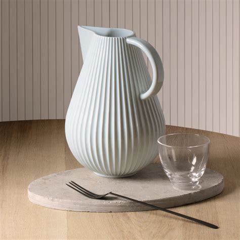 Køb din lyngby vase i estremoz marmor fra lyngby by hifling hos rosborg møbler. Lyngby Porcelæn - Lyngby Tura Jug Vase | Connox
