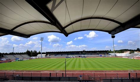 Des images de pièces d'ascenseur. Ligue 2 : pourquoi la fréquentation des stades est-elle en ...