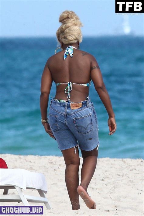 Sexy Mary J Blige Relaxes In A Bikini On The Beach In Miami 67 Photos
