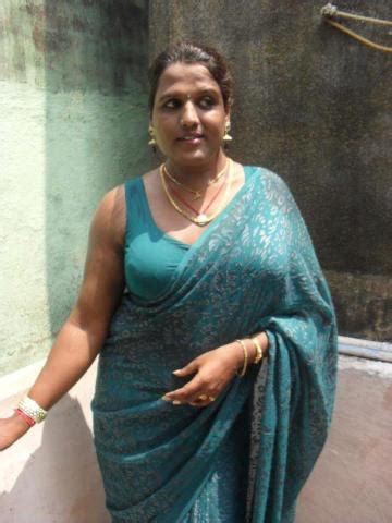 Seducing Tamil Aunty In Saree Hot Indian Aunties
