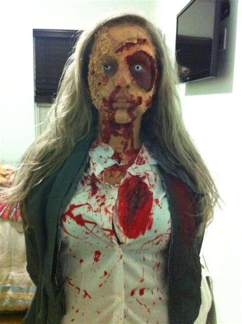 Juegos macabros 1 (saw) es una película del año 2004 que. DIY zombie costume | Zombie costume diy, Zombie halloween