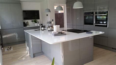 Howdens | Free kitchen design, Beautiful kitchens, Kitchen