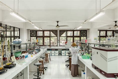 Basic Laboratory Of Physics Chemical Departemen Teknik Kimia Industri