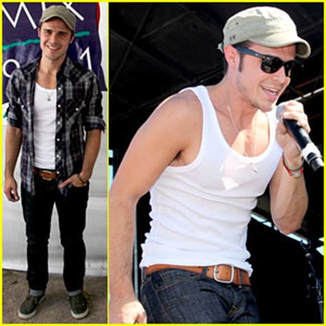 Kris Allen Pet A Palooza Performer Kris Allen Just Jared