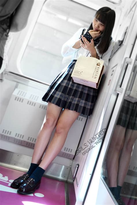 【画像】駅や電車で女子高生をこっそり盗撮犯の証拠写真がこれだ！ Jkちゃんねる女子高生画像サイト