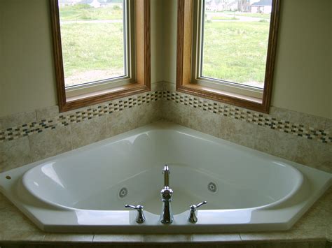Base 150 x 150 cm (h 62 cm). Corner jetted tub | Corner jetted tub, Jetted tub, Bathroom