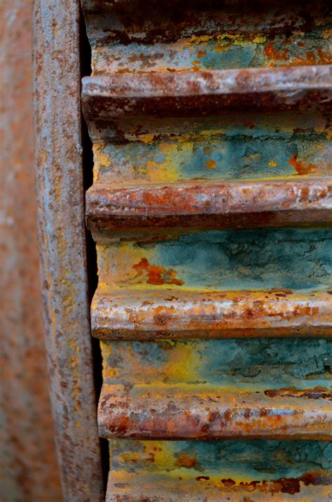 Rust And Decay Has A Beauty All Its Own Rusty Metal Peeling Paint