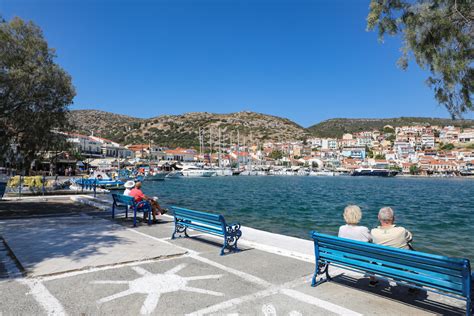 Located 7 km (4.3 miles) to the southeast of vathy, the capital of samos, kerveli is a lovely, secluded beach. Samos in 24 foto's