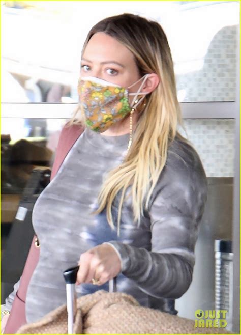 Photo Hilary Duff Pregnant Belly Lax Arrival 01 Photo 4524286 Just Jared Entertainment News