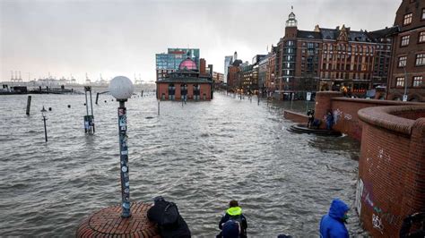 Sturm Ignatz Warnung Vor Sturmflut In Hamburg