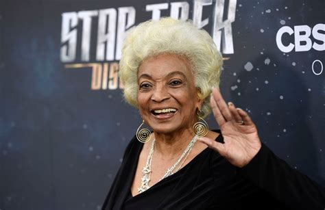 ‘star Treks Lt Uhura Nichelle Nichols Dies At 89 Broke Racial