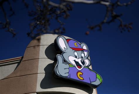 Multiple People Hit By Pepper Spray During Fight At Metairie Chuck E