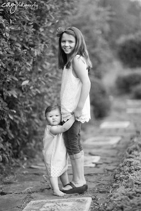 Siblings - older sister with younger sister | Young sibling photography, Sister photography ...