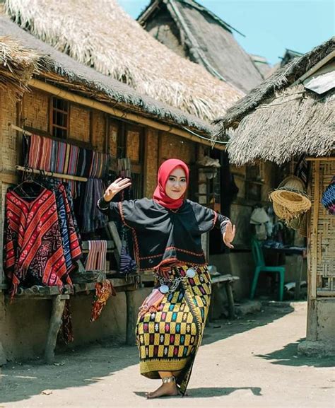 Pakaian Adat Sasak Lombok Rumah Bumn
