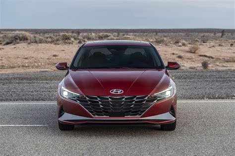 192020 تأتي السيارة هيونداي النترا 2021 hyundai elantra الشكل الجديد في مصر بالعديد من مواصفات الأمان والسلامة فتأتي بـ 6 اير باج في الأمام والخلف. هيونداي النترا 2021 جديدة كلياً في تقرير مفصل يكشف عن ...