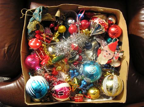 Golden Age Christmas Tree Ornaments This 50 Y O Box Keeps Flickr