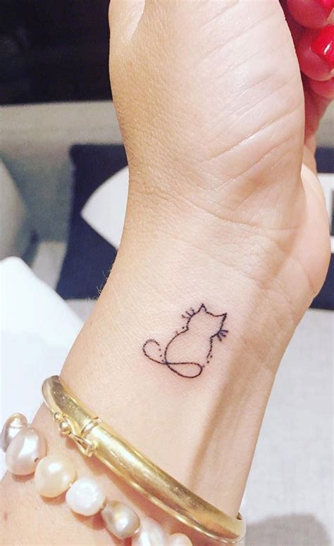 Outline Minimalist Cat Tattoo Gulusn