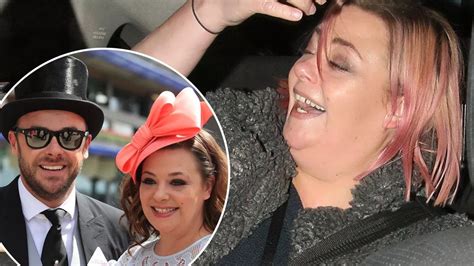 what divorce ant mcpartlin s ex wife lisa armstrong grins and flashes wedding band as it