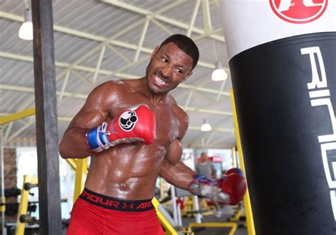 Errol Spence Training In Amir Khans Gym As Kell Brook Shows Off Incredible Physique Metro News
