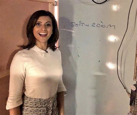 Lucy Verasamy Instagram Itv Weather Star Poses Off Camera On Good