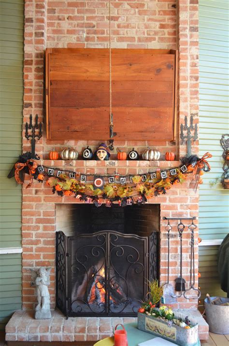 Check out our halloween mantel selection for the very best in unique or custom, handmade pieces from our shops. 70 Great Halloween Mantel Decorating Ideas - DigsDigs