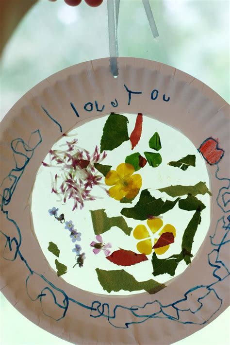If you're only realising this now, don't. Flower Suncatcher for Father's Day | Earth day crafts ...