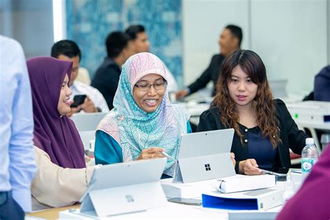 Ikuti aplikasi pendidikan stem di dalam kelas dan galakkan rasa ingin tahu pelajar dengan konsep dunia nyata, dan sediakan hanya dalam 90 saat, pelajari bagaimana untuk menggunakan pembaca imersif pada minecraft pendidikan yang sampai kepada semua pelajar di mana sahaja mereka. Microsoft Malaysia Dan ASEAN Foundation Bekerjasama Dengan ...