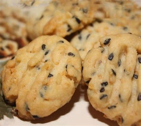 Sedar tak sedar ramadhan hampir melabuhkan tirai dan syawal bakal menjelma. Resepi Biskut Cornflakes Bijan Hitam - Resepi Cik Bee